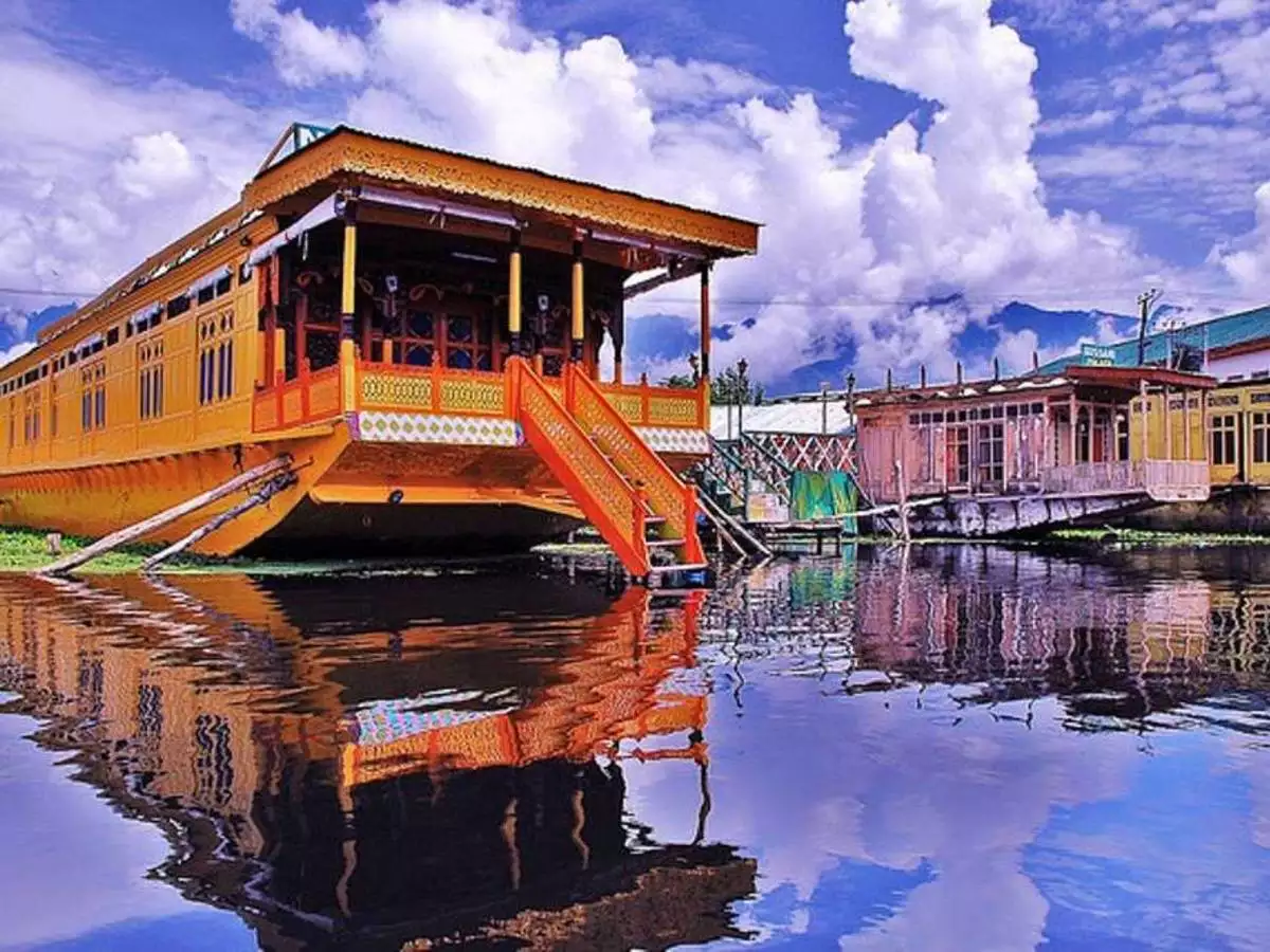 Book the Best Houseboats in Srinagar